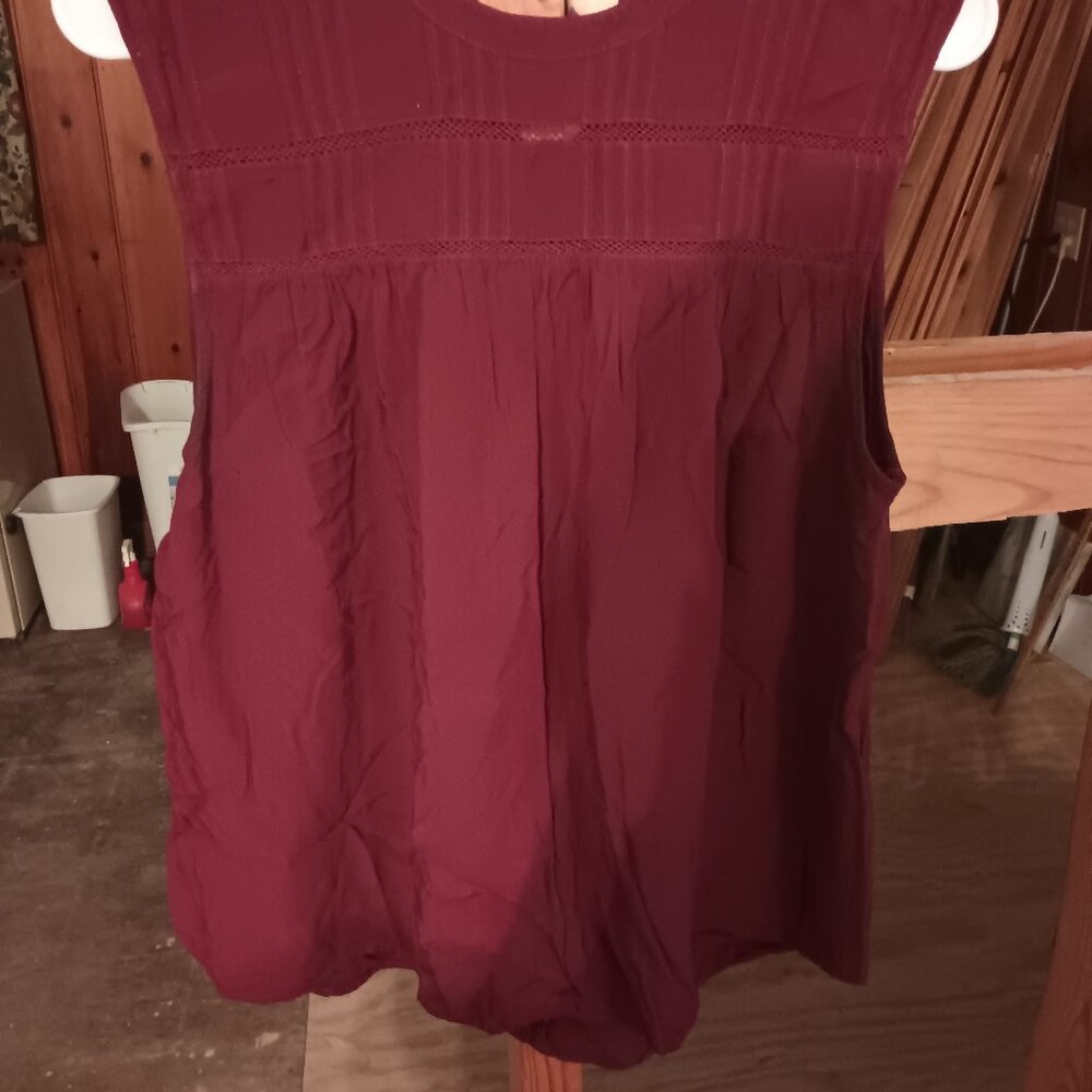 Maroon tank